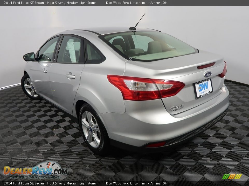 2014 Ford Focus SE Sedan Ingot Silver / Medium Light Stone Photo #9