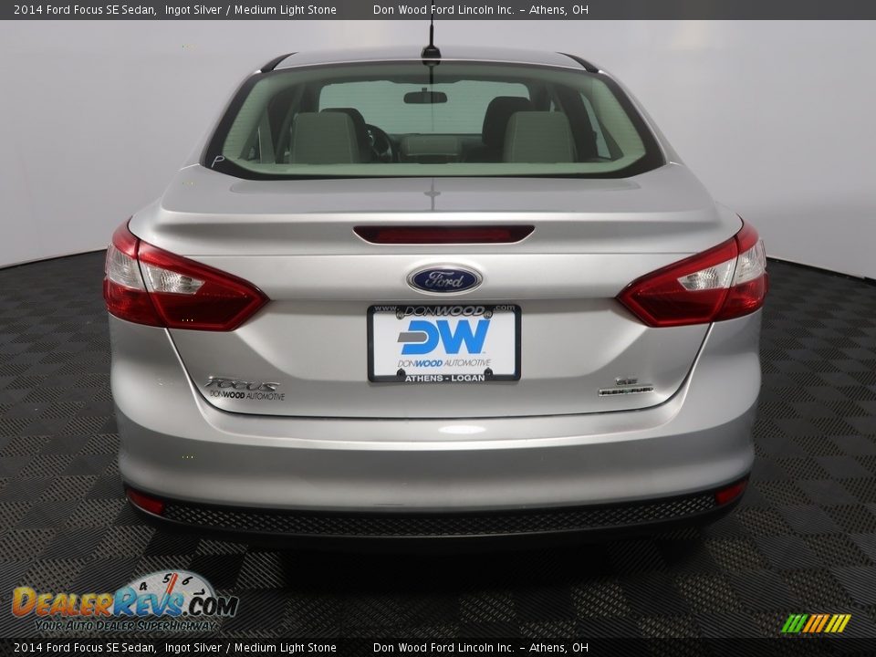 2014 Ford Focus SE Sedan Ingot Silver / Medium Light Stone Photo #10