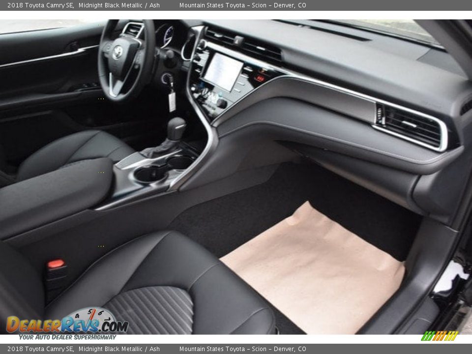 2018 Toyota Camry SE Midnight Black Metallic / Ash Photo #11