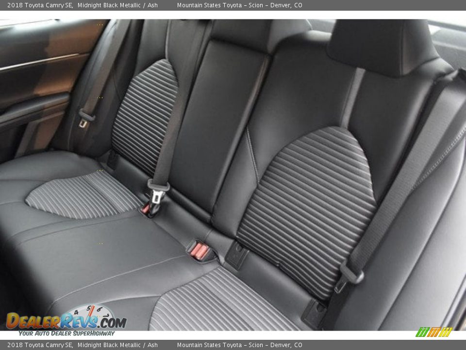 2018 Toyota Camry SE Midnight Black Metallic / Ash Photo #16