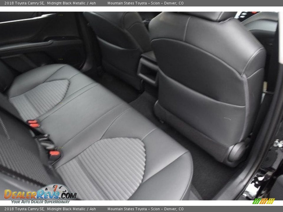 2018 Toyota Camry SE Midnight Black Metallic / Ash Photo #17