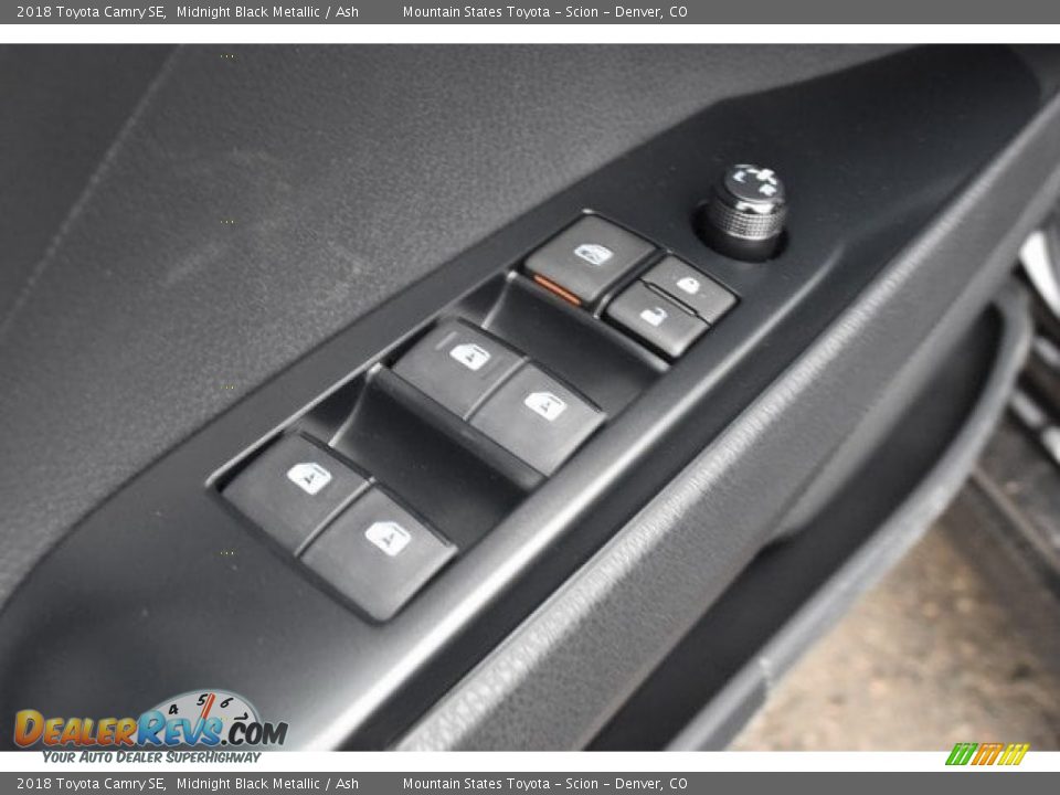 2018 Toyota Camry SE Midnight Black Metallic / Ash Photo #24