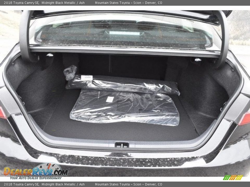 2018 Toyota Camry SE Midnight Black Metallic / Ash Photo #30