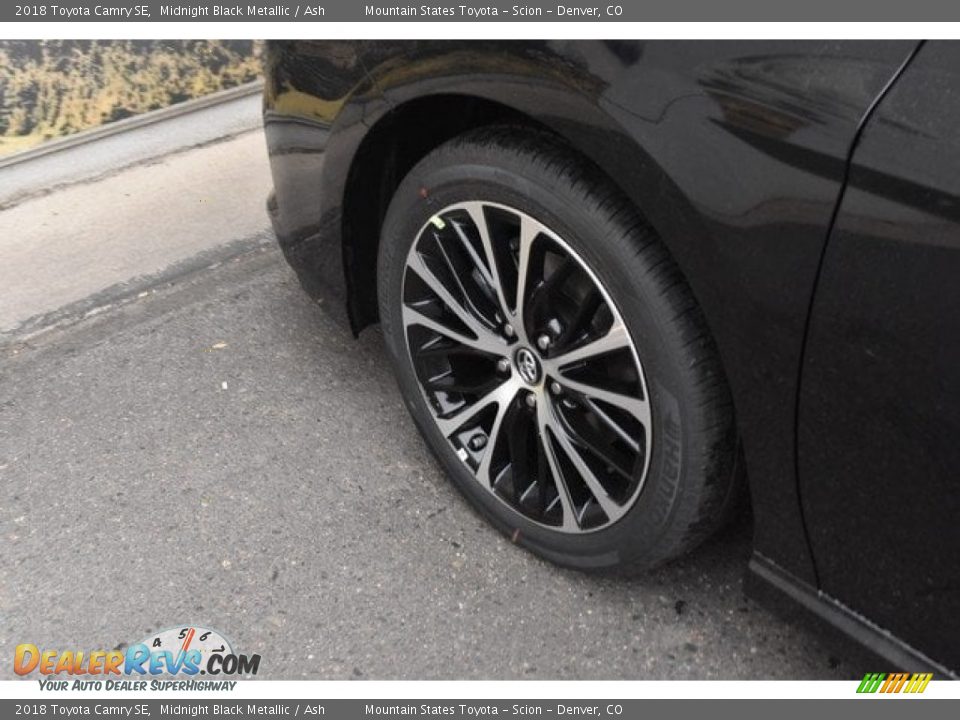 2018 Toyota Camry SE Midnight Black Metallic / Ash Photo #32