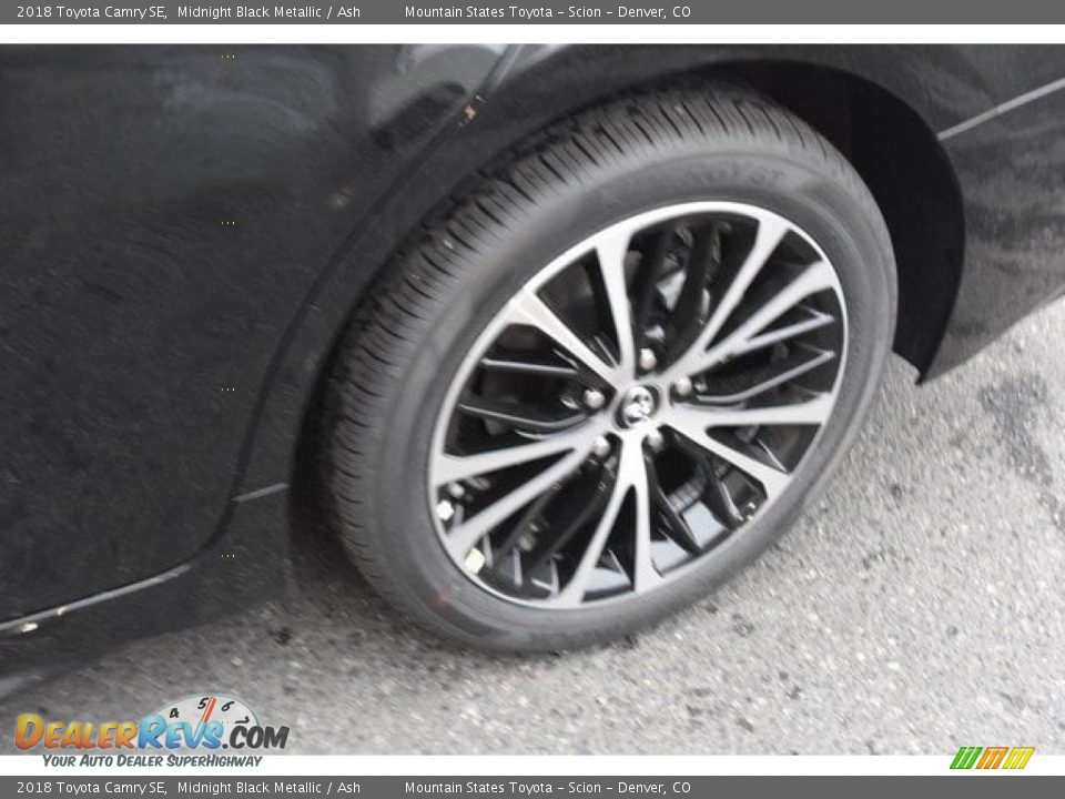 2018 Toyota Camry SE Midnight Black Metallic / Ash Photo #33