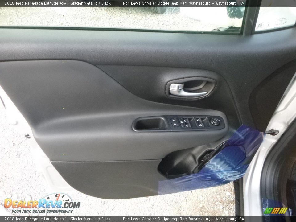 2018 Jeep Renegade Latitude 4x4 Glacier Metallic / Black Photo #12