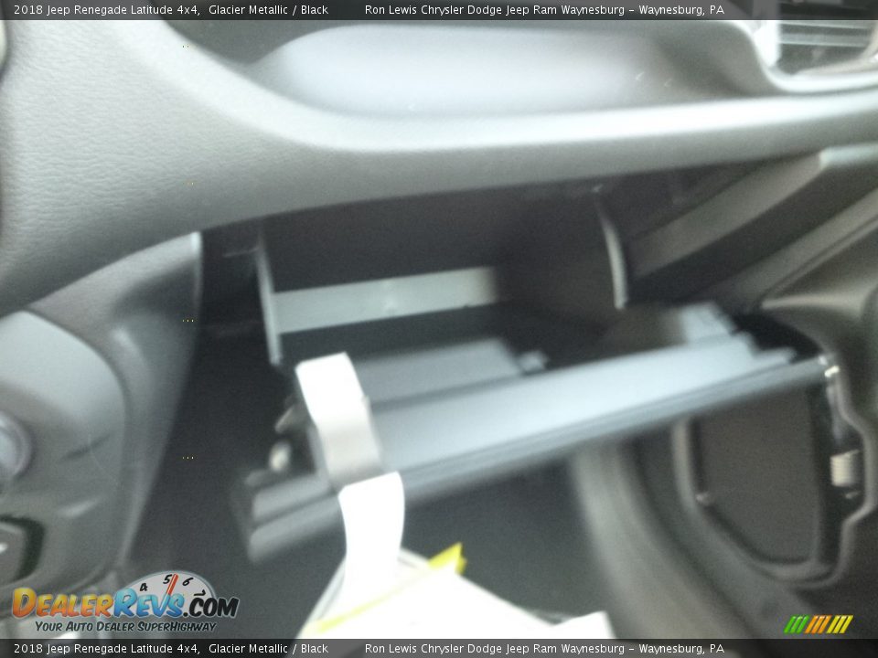 2018 Jeep Renegade Latitude 4x4 Glacier Metallic / Black Photo #19