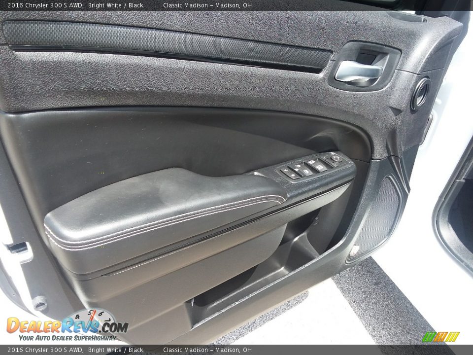 2016 Chrysler 300 S AWD Bright White / Black Photo #5