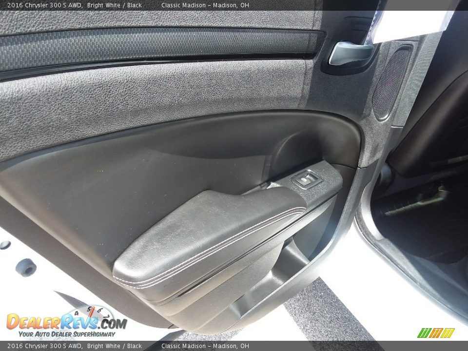 2016 Chrysler 300 S AWD Bright White / Black Photo #15