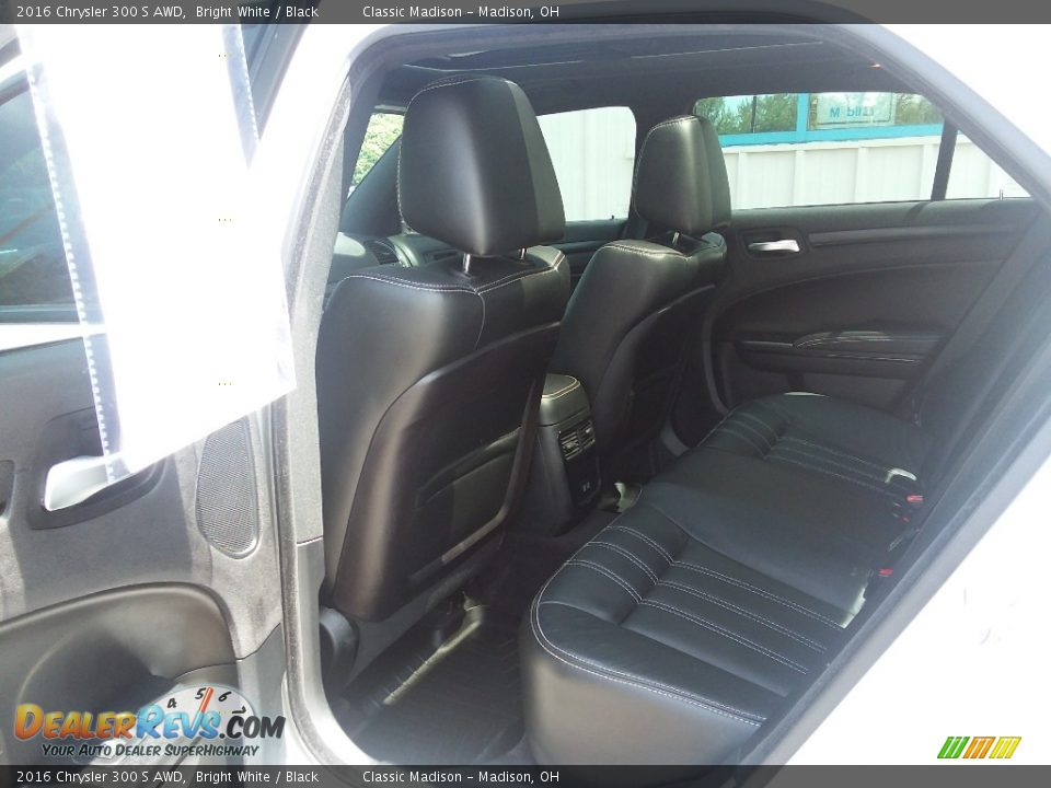 2016 Chrysler 300 S AWD Bright White / Black Photo #16
