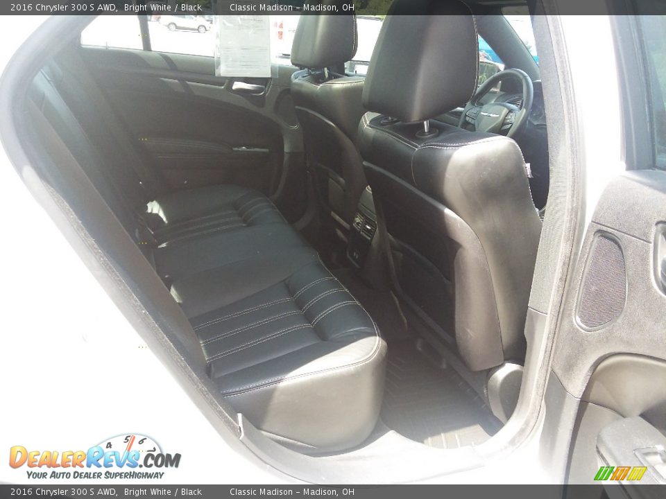 2016 Chrysler 300 S AWD Bright White / Black Photo #17