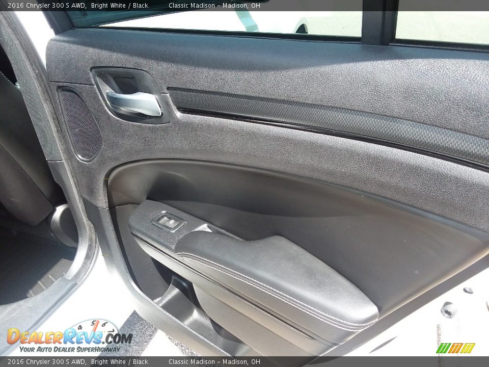 2016 Chrysler 300 S AWD Bright White / Black Photo #18