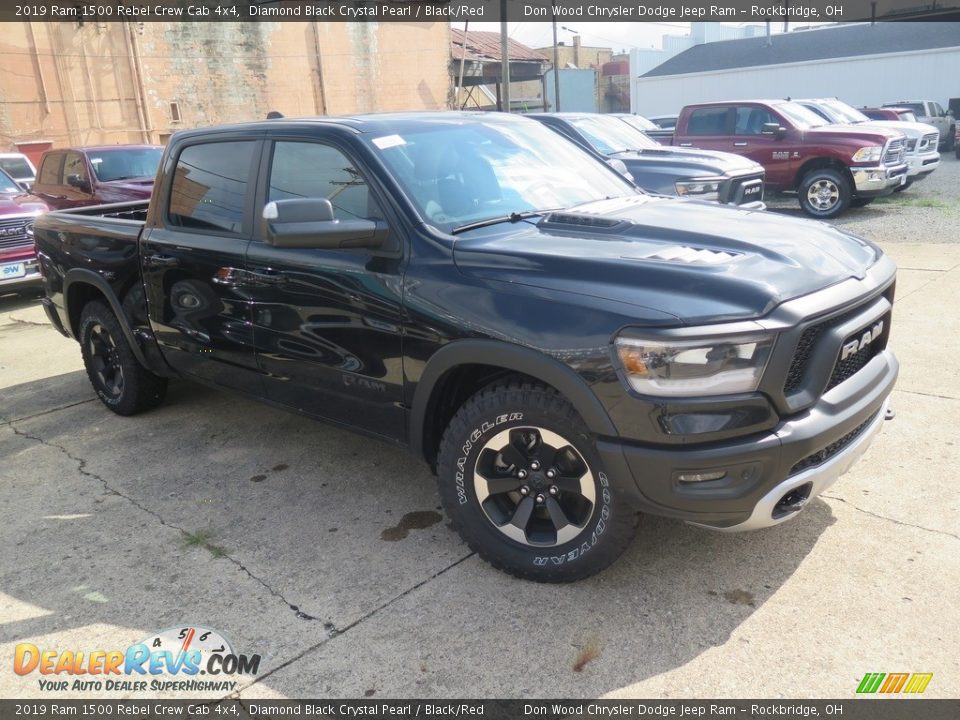 Front 3/4 View of 2019 Ram 1500 Rebel Crew Cab 4x4 Photo #3