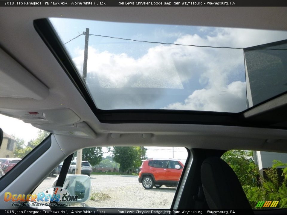 2018 Jeep Renegade Trailhawk 4x4 Alpine White / Black Photo #14