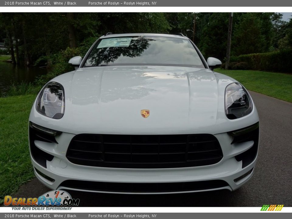 2018 Porsche Macan GTS White / Black Photo #2