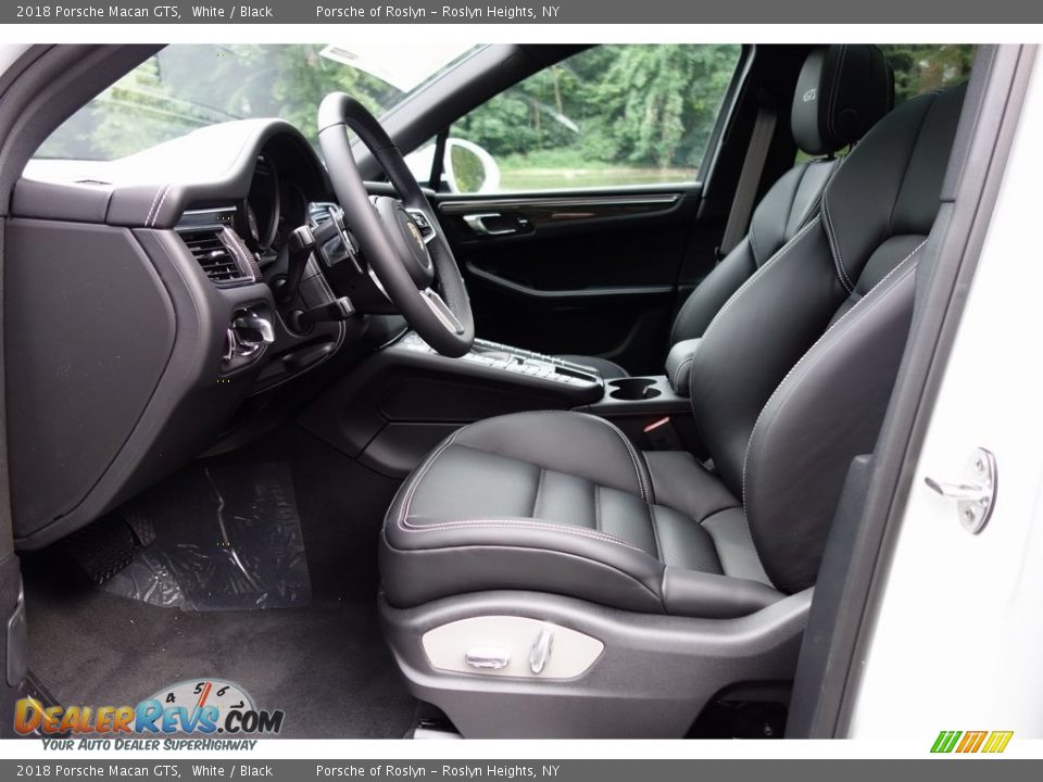 2018 Porsche Macan GTS White / Black Photo #12