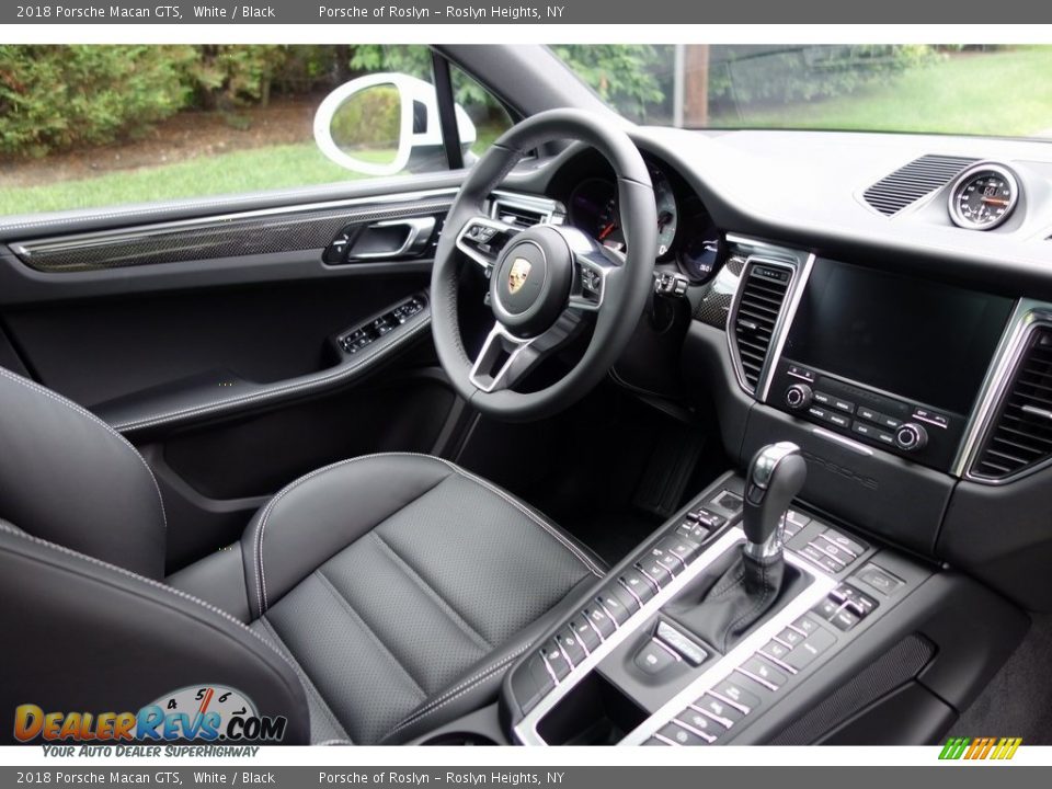 2018 Porsche Macan GTS White / Black Photo #17