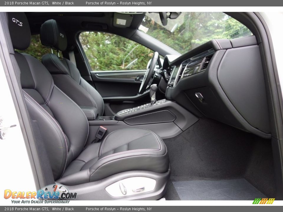 2018 Porsche Macan GTS White / Black Photo #18