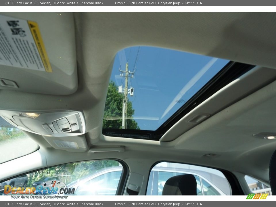 2017 Ford Focus SEL Sedan Oxford White / Charcoal Black Photo #9