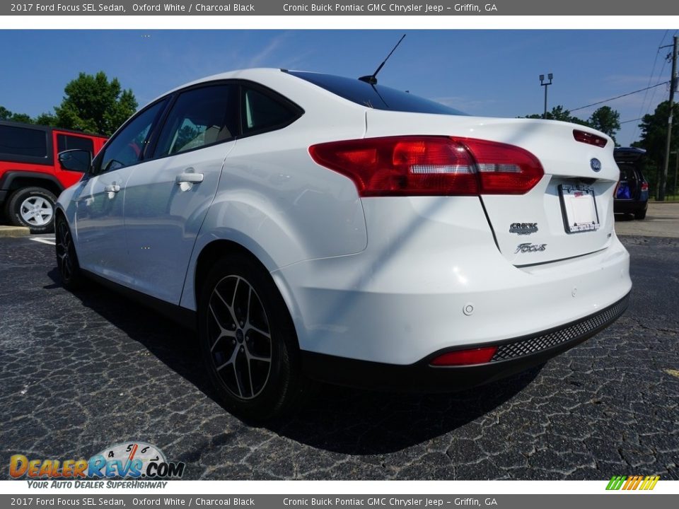 2017 Ford Focus SEL Sedan Oxford White / Charcoal Black Photo #10