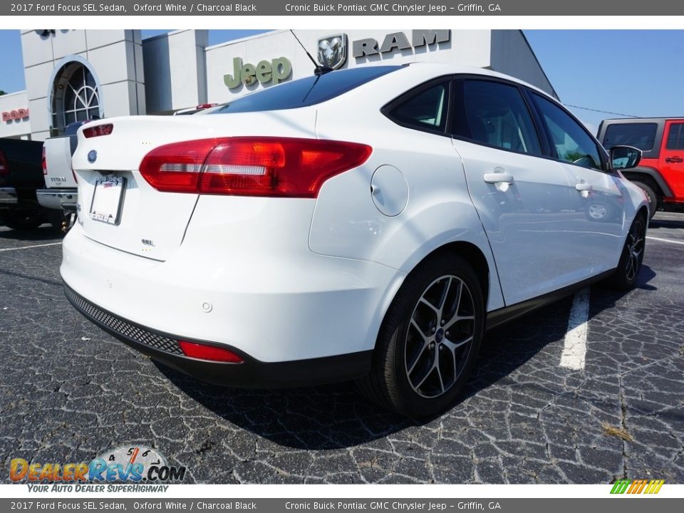 2017 Ford Focus SEL Sedan Oxford White / Charcoal Black Photo #12
