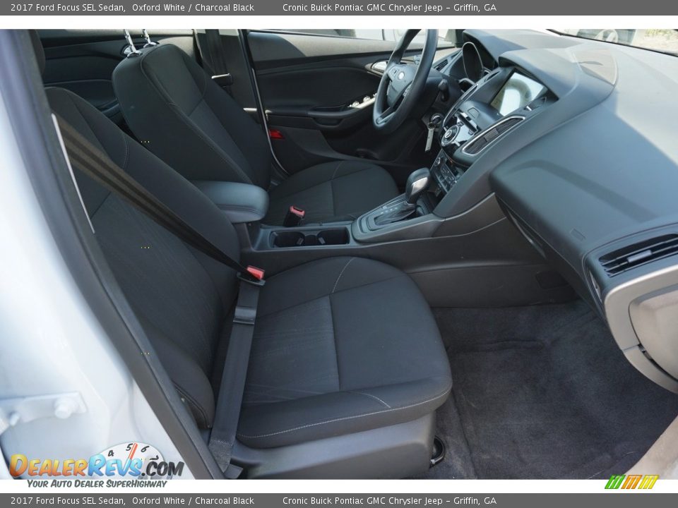 2017 Ford Focus SEL Sedan Oxford White / Charcoal Black Photo #15