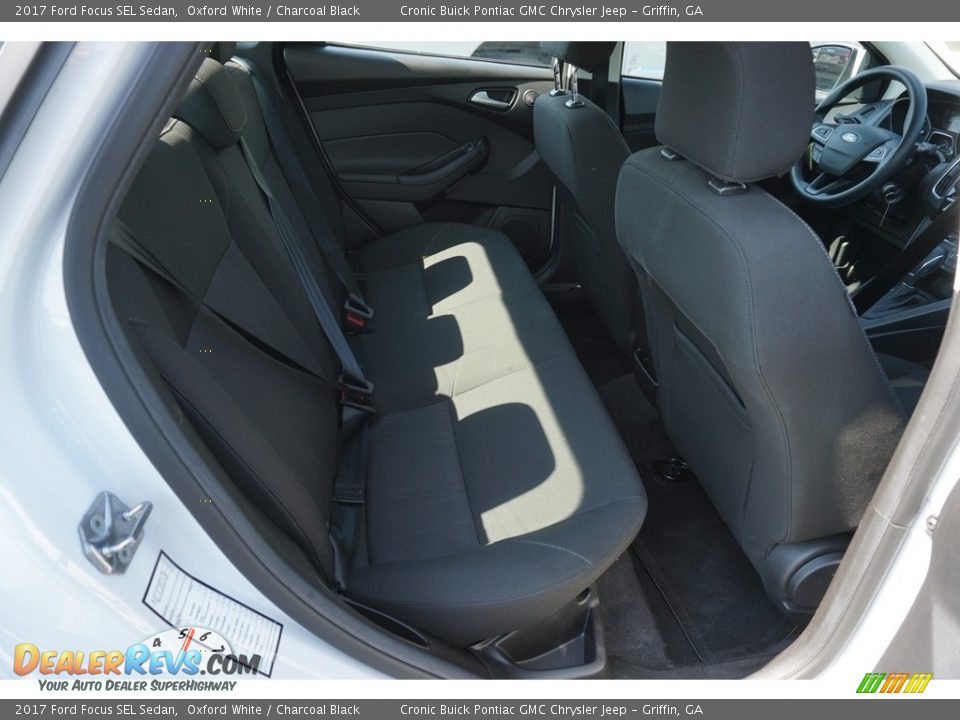 2017 Ford Focus SEL Sedan Oxford White / Charcoal Black Photo #16