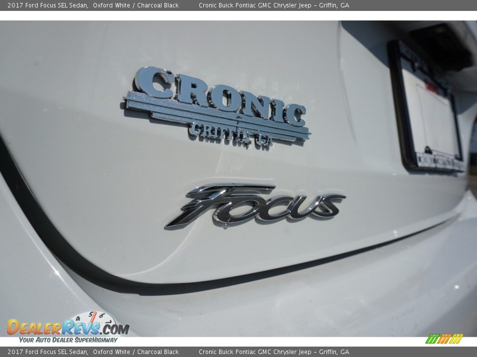 2017 Ford Focus SEL Sedan Oxford White / Charcoal Black Photo #17