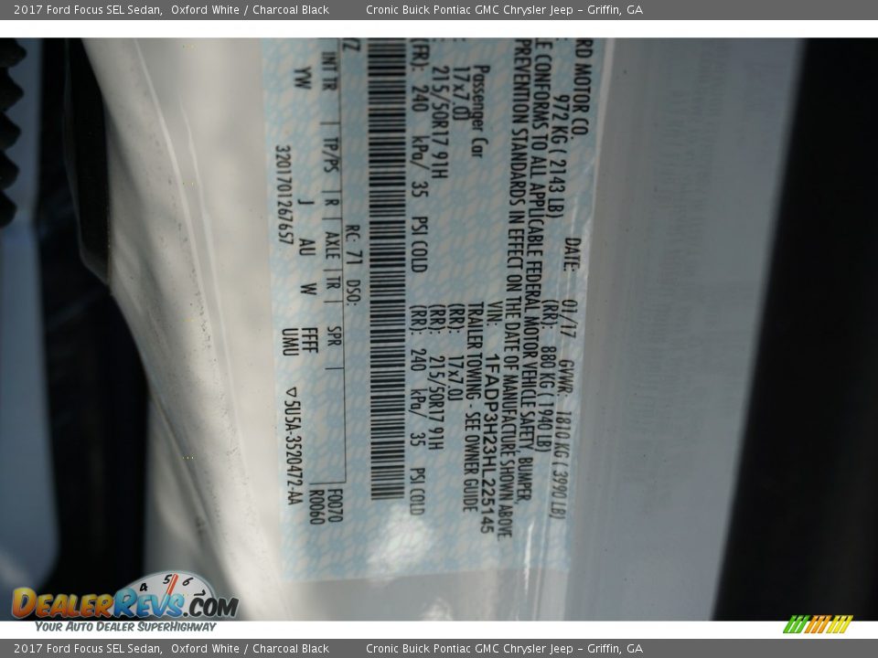 2017 Ford Focus SEL Sedan Oxford White / Charcoal Black Photo #18