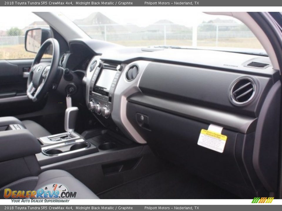 2018 Toyota Tundra SR5 CrewMax 4x4 Midnight Black Metallic / Graphite Photo #31