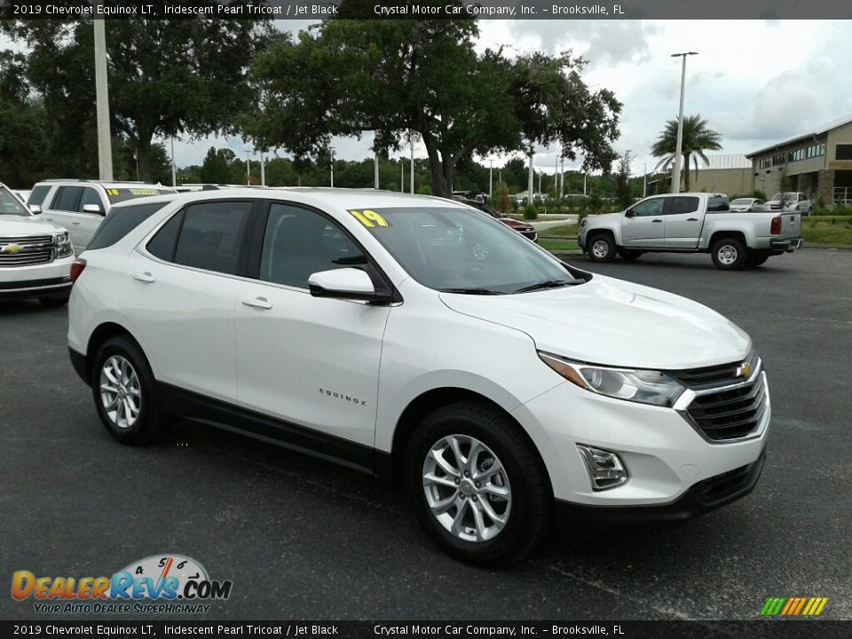 Front 3/4 View of 2019 Chevrolet Equinox LT Photo #7