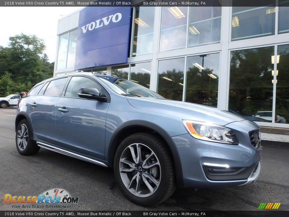 Front 3/4 View of 2018 Volvo V60 Cross Country T5 AWD Photo #1