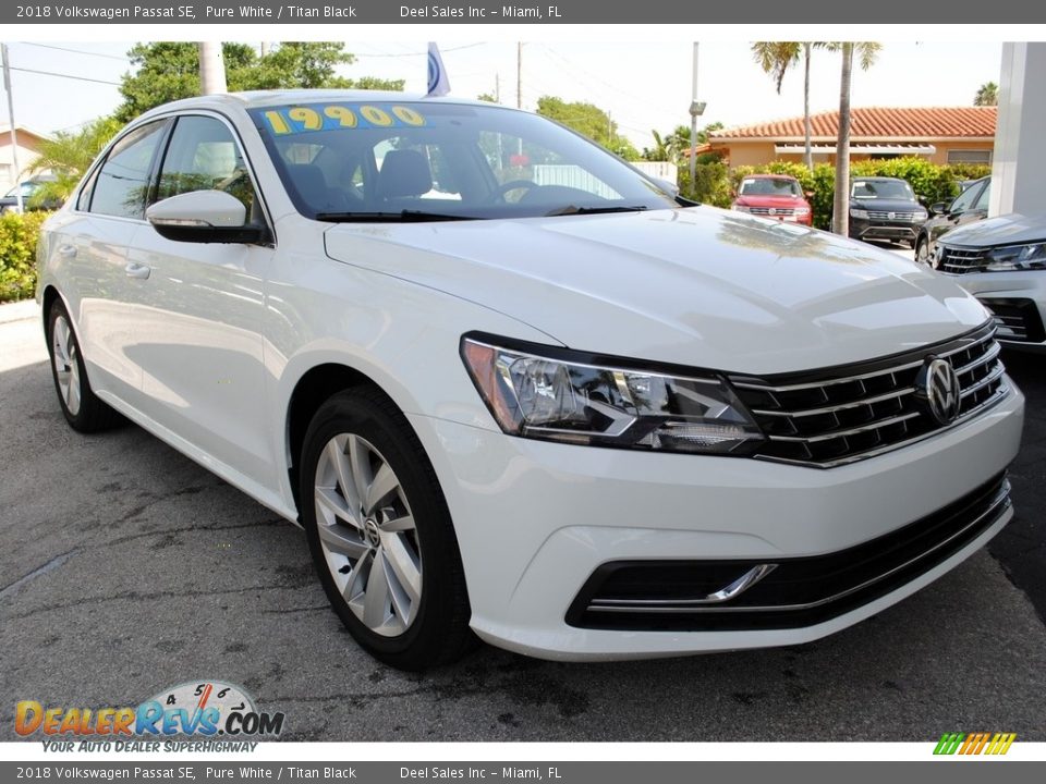 2018 Volkswagen Passat SE Pure White / Titan Black Photo #2