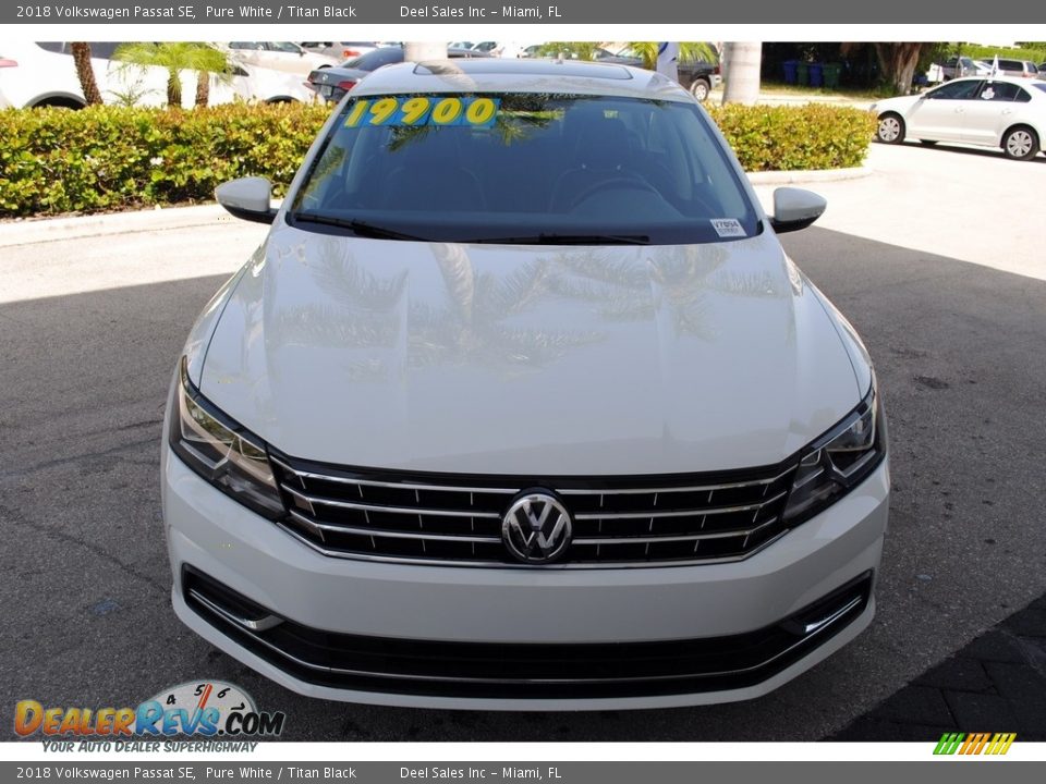2018 Volkswagen Passat SE Pure White / Titan Black Photo #3