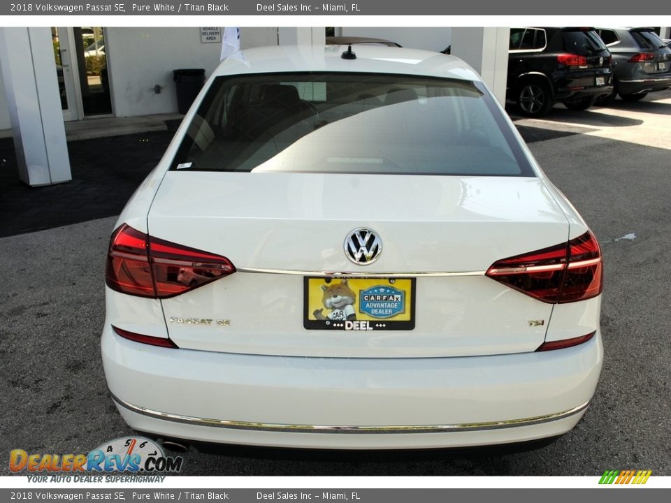 2018 Volkswagen Passat SE Pure White / Titan Black Photo #8