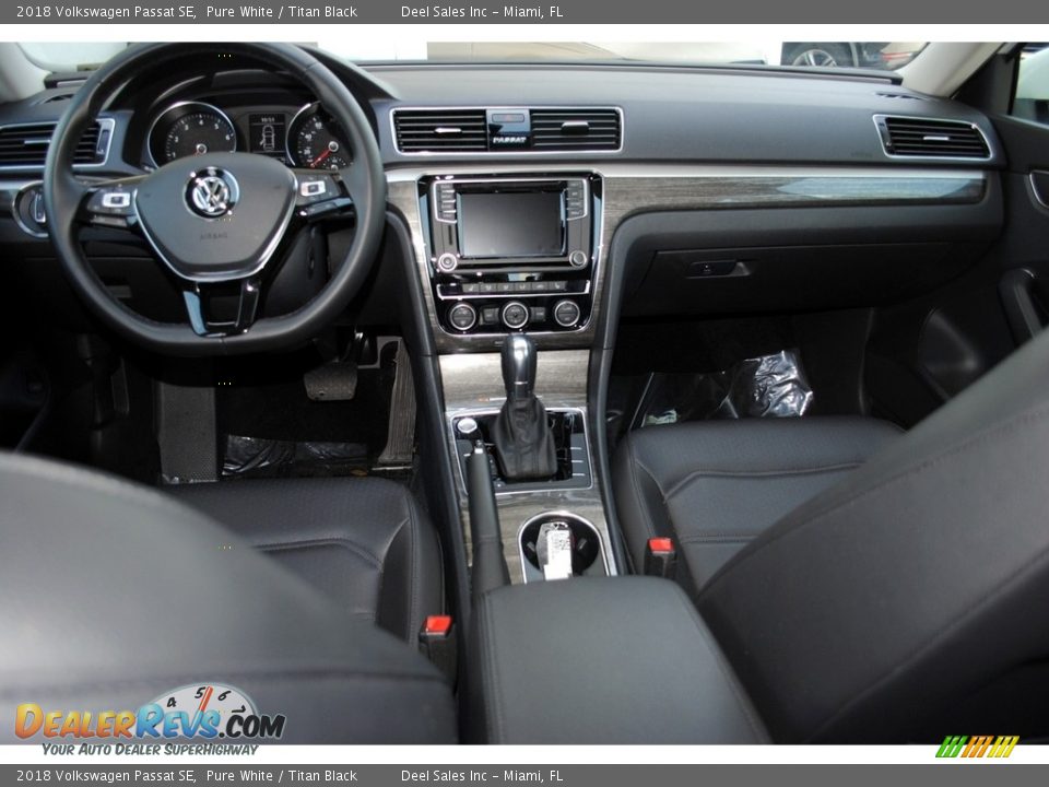 2018 Volkswagen Passat SE Pure White / Titan Black Photo #13
