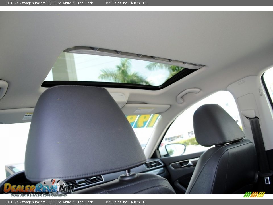 2018 Volkswagen Passat SE Pure White / Titan Black Photo #14