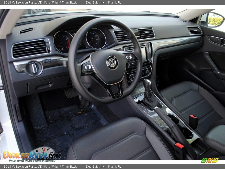 2018 Volkswagen Passat SE Pure White / Titan Black Photo #17