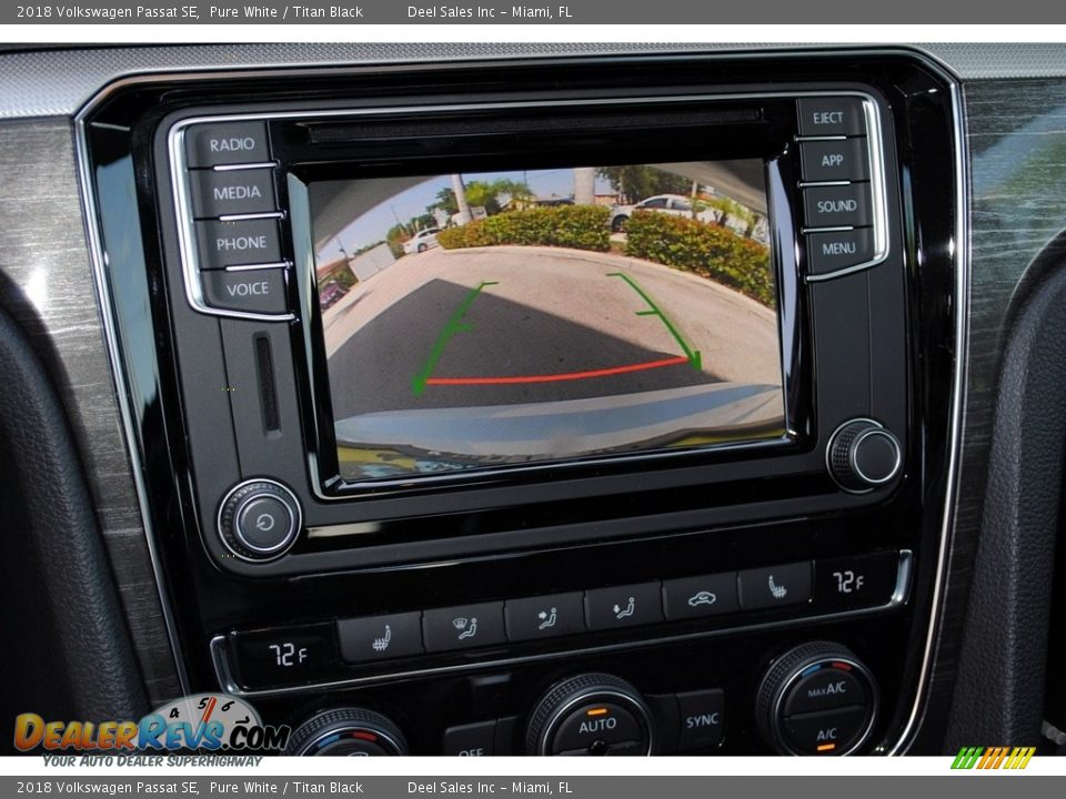2018 Volkswagen Passat SE Pure White / Titan Black Photo #18
