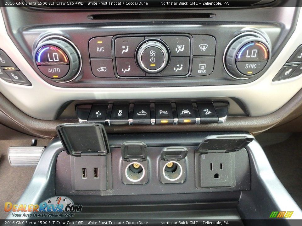 2016 GMC Sierra 1500 SLT Crew Cab 4WD White Frost Tricoat / Cocoa/Dune Photo #26