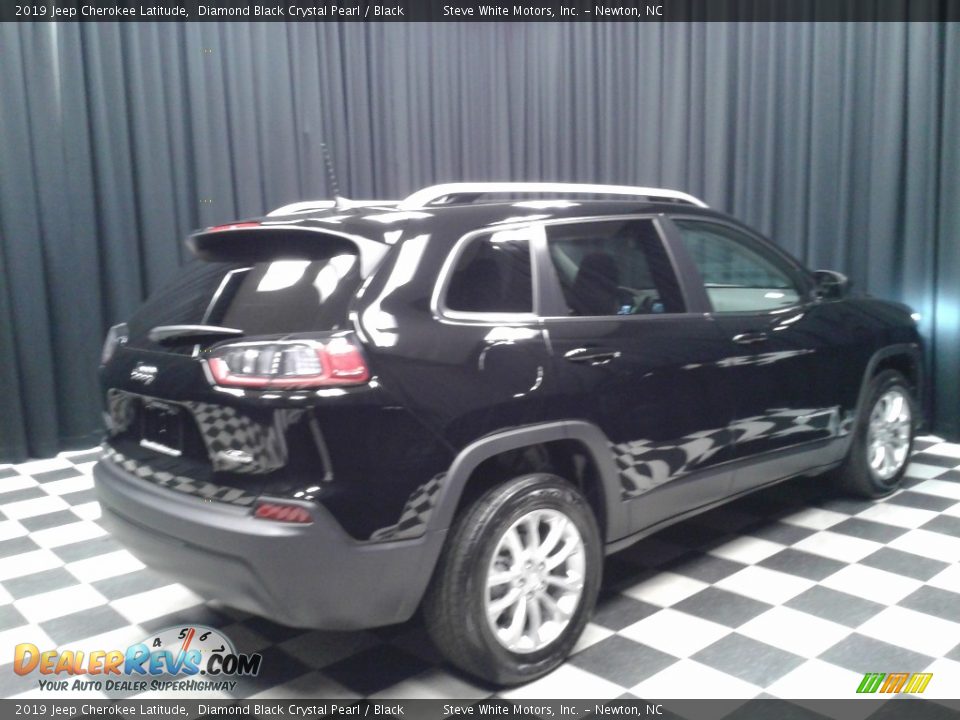 2019 Jeep Cherokee Latitude Diamond Black Crystal Pearl / Black Photo #6