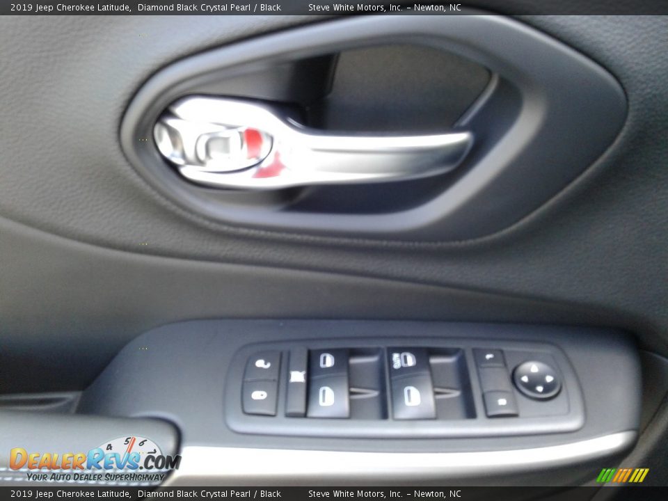 2019 Jeep Cherokee Latitude Diamond Black Crystal Pearl / Black Photo #9