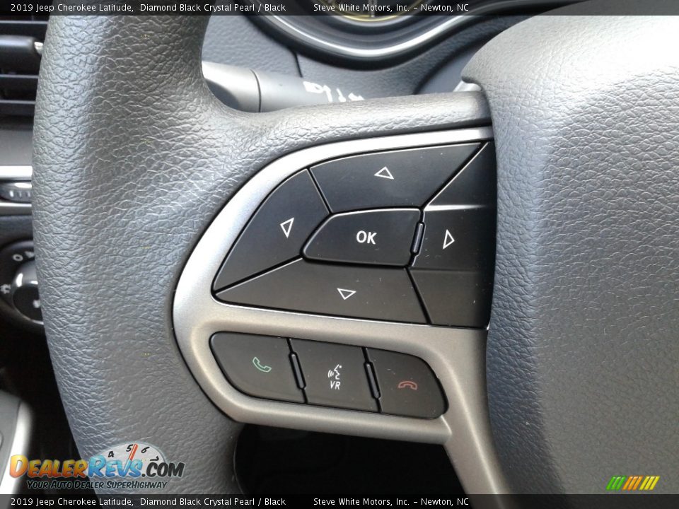 2019 Jeep Cherokee Latitude Diamond Black Crystal Pearl / Black Photo #15