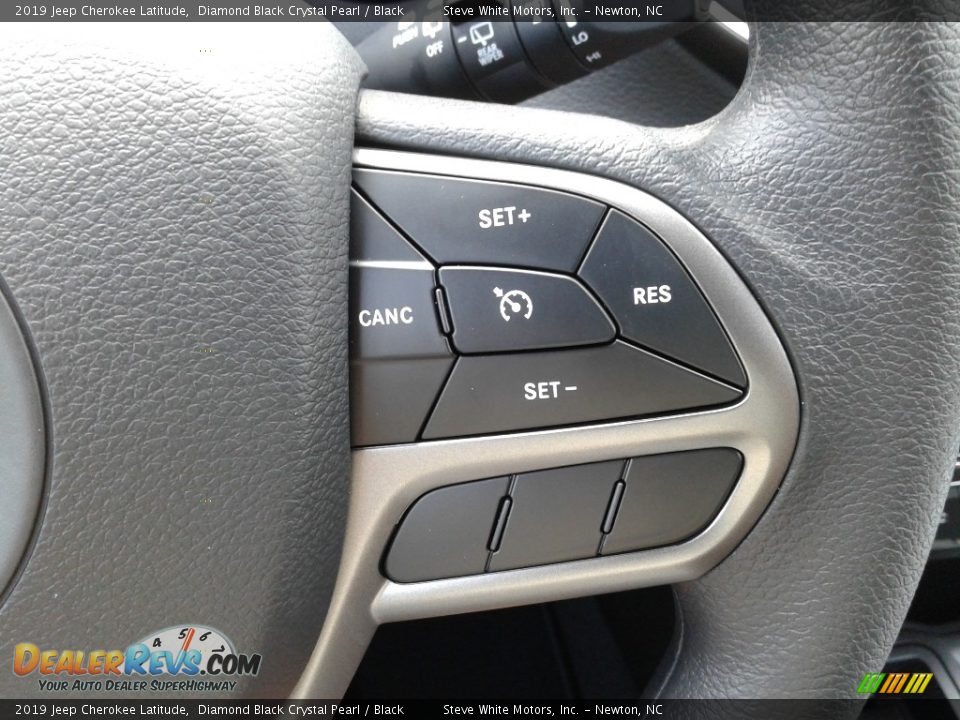 2019 Jeep Cherokee Latitude Diamond Black Crystal Pearl / Black Photo #16