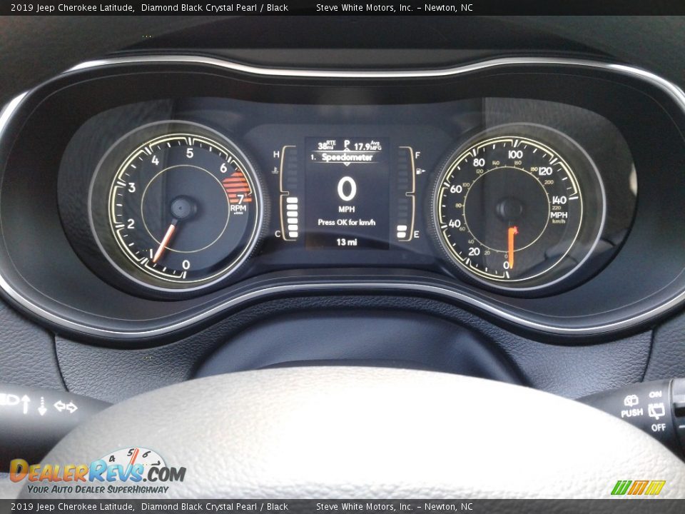 2019 Jeep Cherokee Latitude Diamond Black Crystal Pearl / Black Photo #17