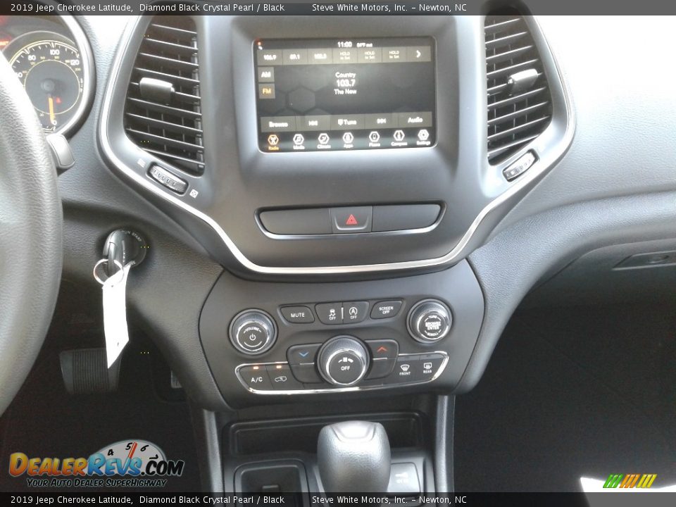 2019 Jeep Cherokee Latitude Diamond Black Crystal Pearl / Black Photo #18