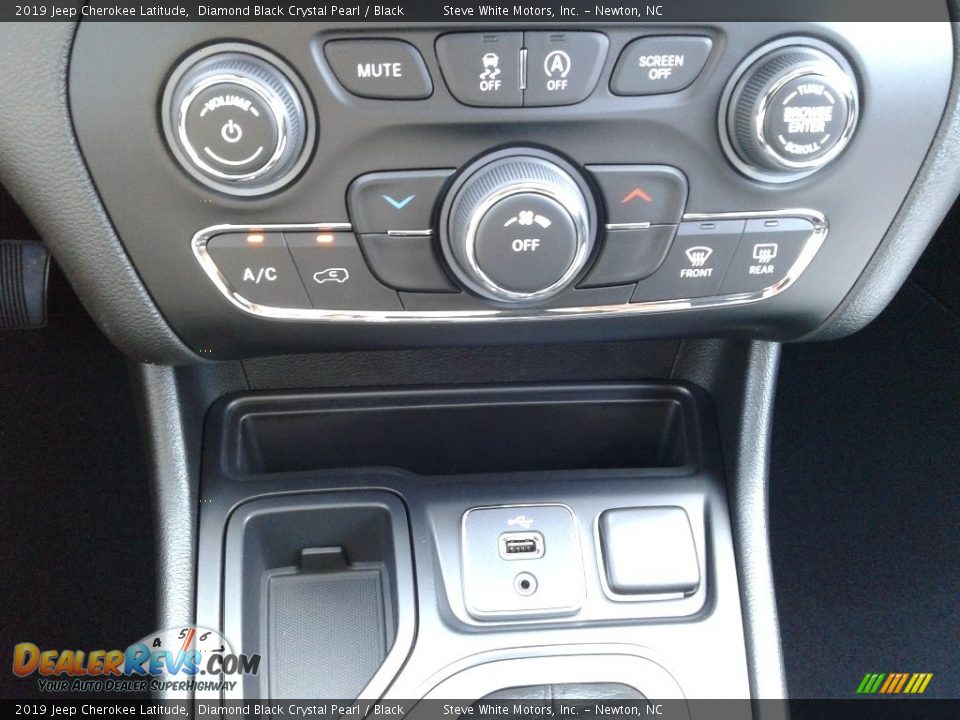 2019 Jeep Cherokee Latitude Diamond Black Crystal Pearl / Black Photo #23