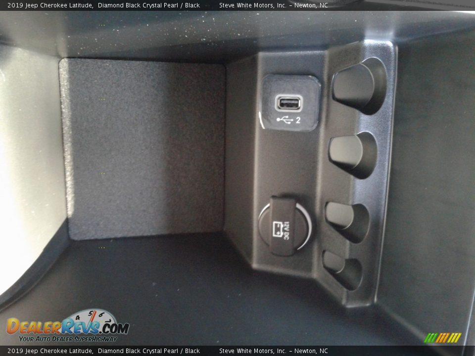 2019 Jeep Cherokee Latitude Diamond Black Crystal Pearl / Black Photo #24