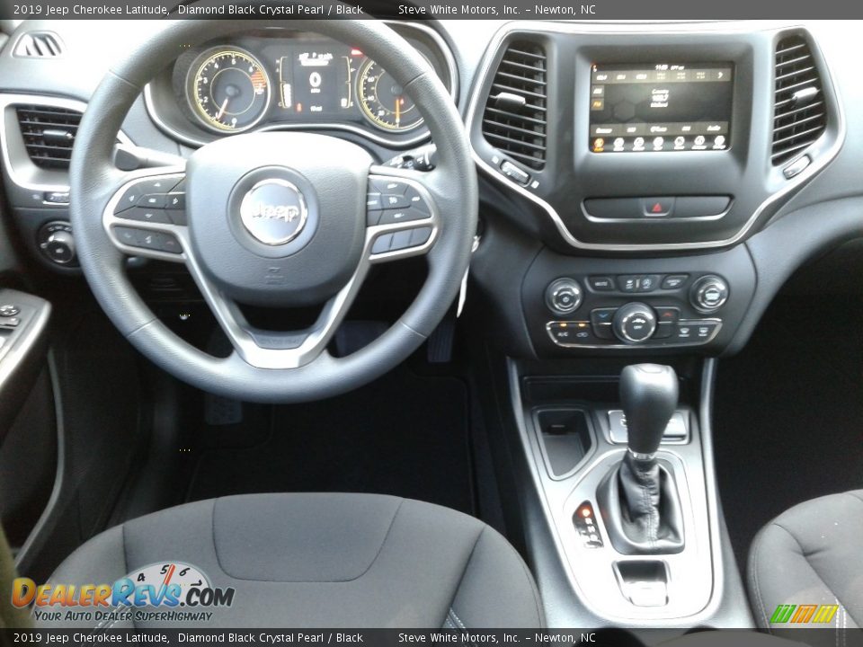 2019 Jeep Cherokee Latitude Diamond Black Crystal Pearl / Black Photo #25