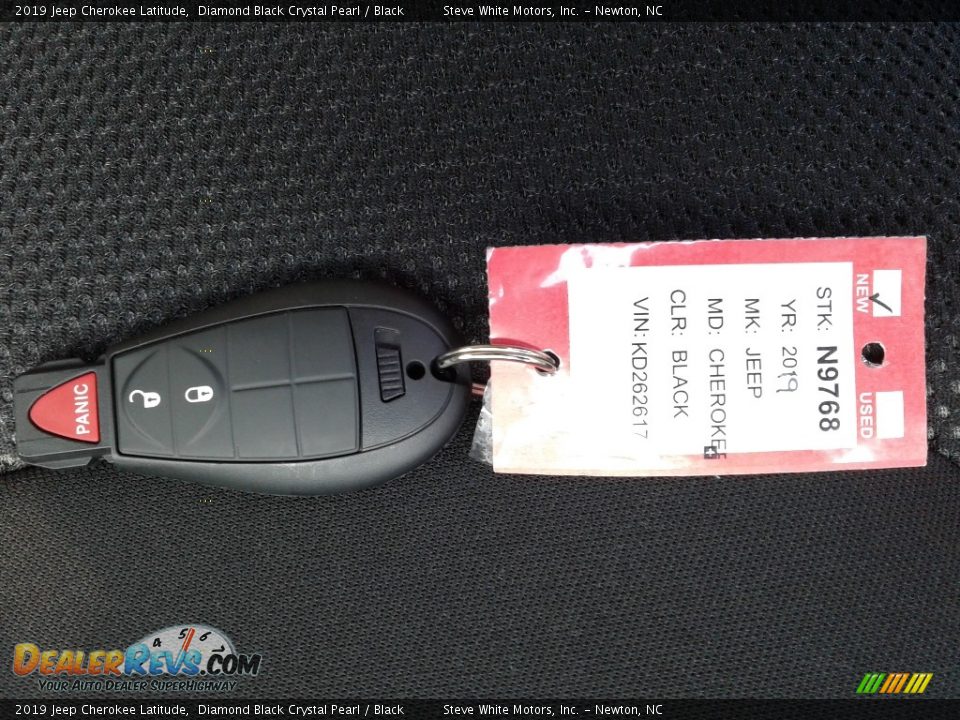 2019 Jeep Cherokee Latitude Diamond Black Crystal Pearl / Black Photo #26